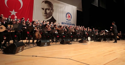 ATATÜRK SEVDİĞİ ŞARKILARLA ANILDI