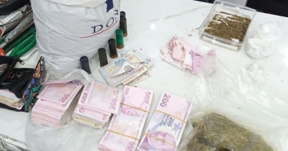 UYUŞTURUCU BASKININDA 2 KİLOGRAM BONZAİ ELE GEÇİRİLDİ