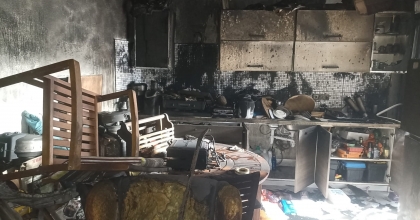 KOMŞULARIN DİKKATİ YANGININ BÜYÜMESİNİ ENGELLEDİ