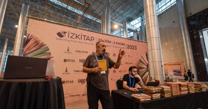 İZKİTAP'TA İLK KTAP MÜZAYEDESİ YAPILDI