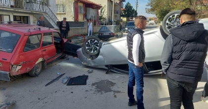 OTOMOBİL TERS DÖNEREK DURABİLDİ