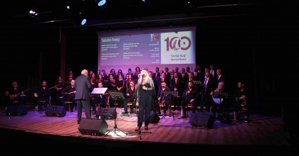 VATANDAŞLAR TÜRKÜLERLE EĞLENDİ