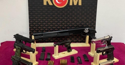 SİLAH KAÇAKÇILARINA POLİS BASKINI