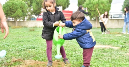LİSELİLER FİDANLARI TOPRAKLA BULUŞTURDU