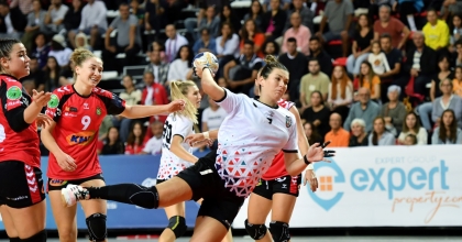 MAVİ KELEBEKLER İLK RAUNDU ALDI