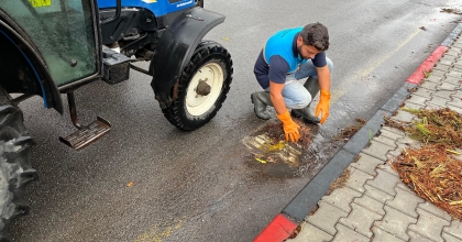 EKİPLER SAĞANAK YAĞIŞA KARŞI SAHADA