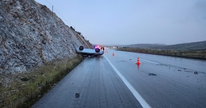 TAKLA ATAN ARAÇTA 1'İ BEBEK 3 KİŞİ YARALANDI