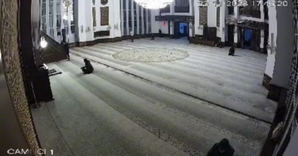 5.2 ŞİDDETİNDEKİ DEPREME NAMAZ KILARKEN YAKALANDILAR