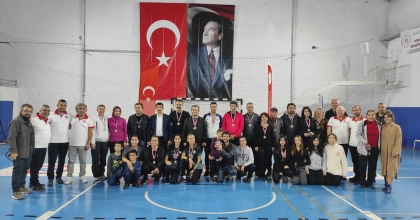 ÖĞRETMENLER GÜNÜNÜ TURNUVALARLA KUTLADILAR