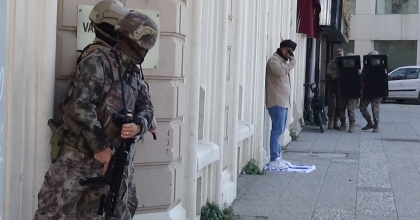 BAŞINA TABANCA DAYAMIŞTI, YAKLAŞIK 3 SAAT SONRA İKNA OLDU