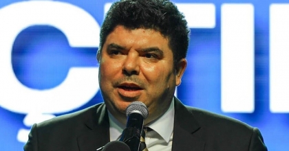 BELEDİYE BAŞKANI MERDİVEN BOŞLUĞUNA DÜŞTÜ