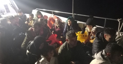 BODRUM'DA 28 DÜZENSİZ GÖÇMEN YAKALANDI, 15'İ KURTARILDI