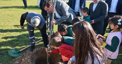 FİDANLAR BU KEZ ŞEHİT ÖĞRETMENLER ANISINA TOPRAKLA BULUŞTU