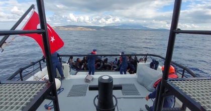 İZMİR AÇIKLARINDA 39 DÜZENSİZ GÖÇMEN KURTARILDI