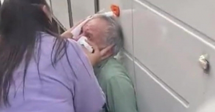 İZMİR’DE ÜÇ MOTOKURYEDEN YAŞLI ADAMA ÖLDÜRESİYE DAYAK