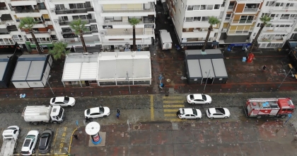 İZMİR’DE VATANDAŞLAR NORMALE DÖNMEYE ÇALIŞIYOR