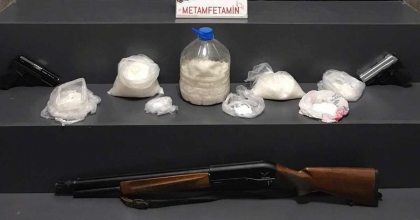 İZMİR’İN İKİ İLÇESİNDE ZEHİR TACİRLERİNE OPERASYON 