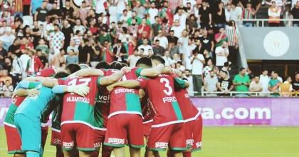 KARŞIYAKA TARAFTARI STADINI İSTİYOR  