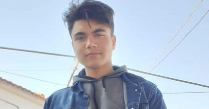 KOZALAK TOPLARKEN AKIMA KAPILAN GENÇ ÖLDÜ  