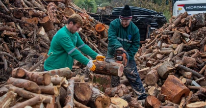 KUŞADASI’NDA AĞAÇ ATIKLARI YAKITA DÖNÜŞÜYOR