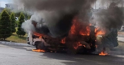 MİNİBÜS ALEV ALEV YANDI  