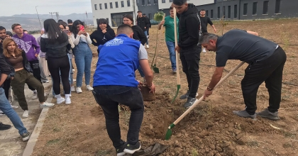 SERİNHİSAR’DA FİDANLAR TOPRAKLA BULUŞTU