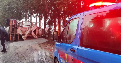 SÖKE’DE YAĞIŞLI HAVA KAZAYA NEDEN OLDU  