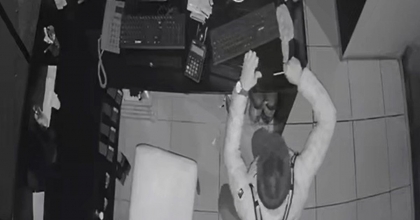 SUÇ MAKİNESİ HIRSIZ YAKALANDI: DÜKKANLARI BÖYLE SOYDU  