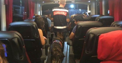 UYUŞTURUCU İLE SEYAHATE JANDARMA ENGELİ  