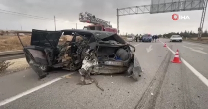 İKİ OTOMOBİLİN ÇARPIŞTIĞI KAZA CAN ALDI