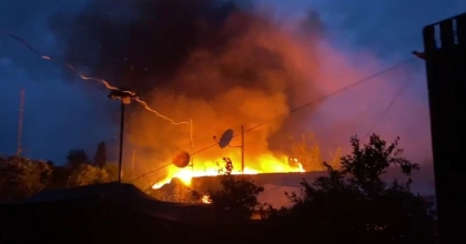 YANGIN RESTORANI KÜLE ÇEVİRDİ  