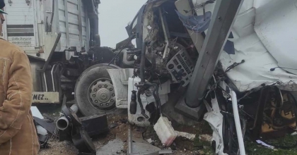  İZMİR'DE KAZA, TIRLA TREN ÇARPIŞTI