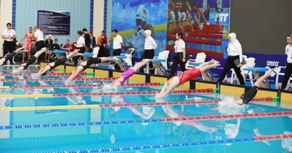 585 SPORCU ŞAMPİYONLUK İÇİN KULAÇ ATTI