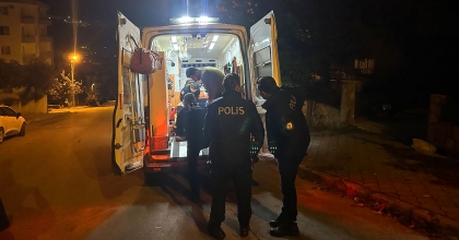 ANAHTARINI EVDE UNUTAN GENÇ BALKONDAN GİRMEYE ÇALIŞINCA İKİNCİ KATTAN YERE ÇAKILDI