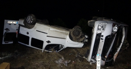 İKİ HAFİF TİCARİ ARACIN ÇARPIŞTIĞI KAZADA 8 KİŞİ YARALANDI