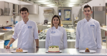 ÖĞRENCİ TASARIMI YILBAŞI PASTASI