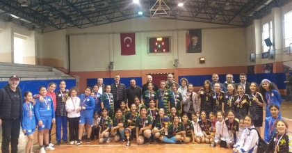 ŞAMPİYONLAR MADALYALARINA KAVUŞTU