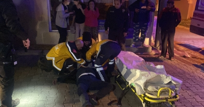 İKİ GRUP ARASINDA BIÇAKLI KAVGA: 1'İ AĞIR 2 YARALI