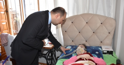 SAĞLIK MÜDÜRÜ ŞENKUL HASTALARI YALNIZ BIRAKMIYOR