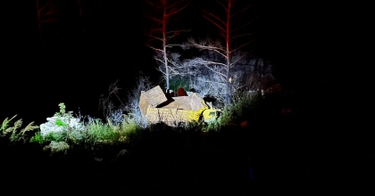 ​​​​​​​HAFRİYAT KAMYONU 30 METRELİK UÇURUMDAN YUVARLANDI