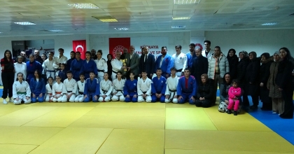 KÜTAHYA’DA SPORCULAR ÖDÜLLENDİRİLDİ