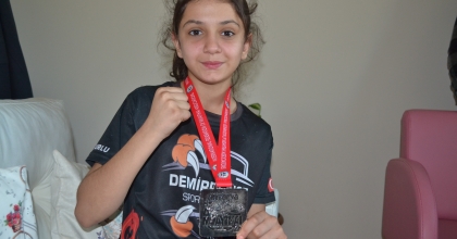 12 YAŞINA 9 ŞAMPİYONLUK SIĞDIRDI