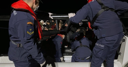 45 DÜZENSİZ GÖÇMEN KURTARILDI