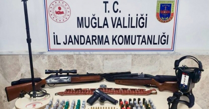 SİLAH VE KAÇAK KAZI MALZEMESİ ELE GEÇİRİLDİ