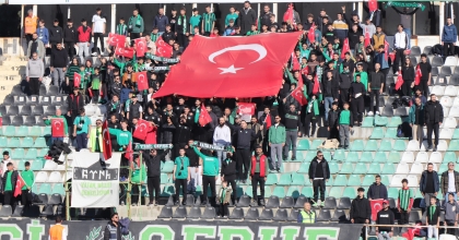 TARAFTARLAR BİR OLDU, ŞEHİTLERİ ANDI