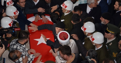 MANİSA ŞEHİDİNİ GÖZYAŞLARIYLA UĞURLADI