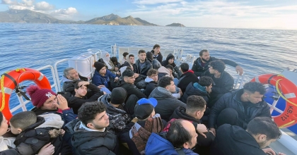 YUNANİSTAN'IN GERİ İTTİĞİ 56 DÜZENSİZ GÖÇMEN KURTARILDI