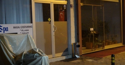 MASAJ SALONU ÇALIŞANI KADINA KEZZAPLI SALDIRI