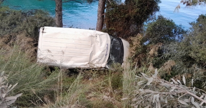 MİNİBÜS ŞARAMPOLE YUVARLANDI