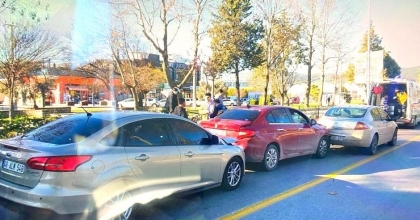 ZİNCİRLEME KAZADA 1 KİŞİ YARALANDI